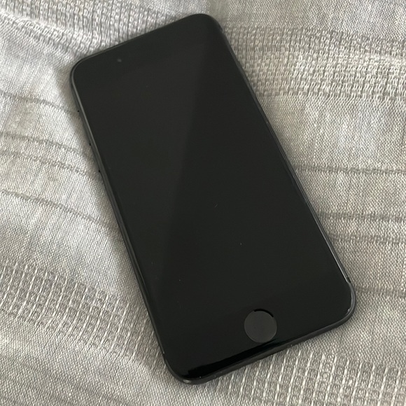 Black Apple IPhone 8